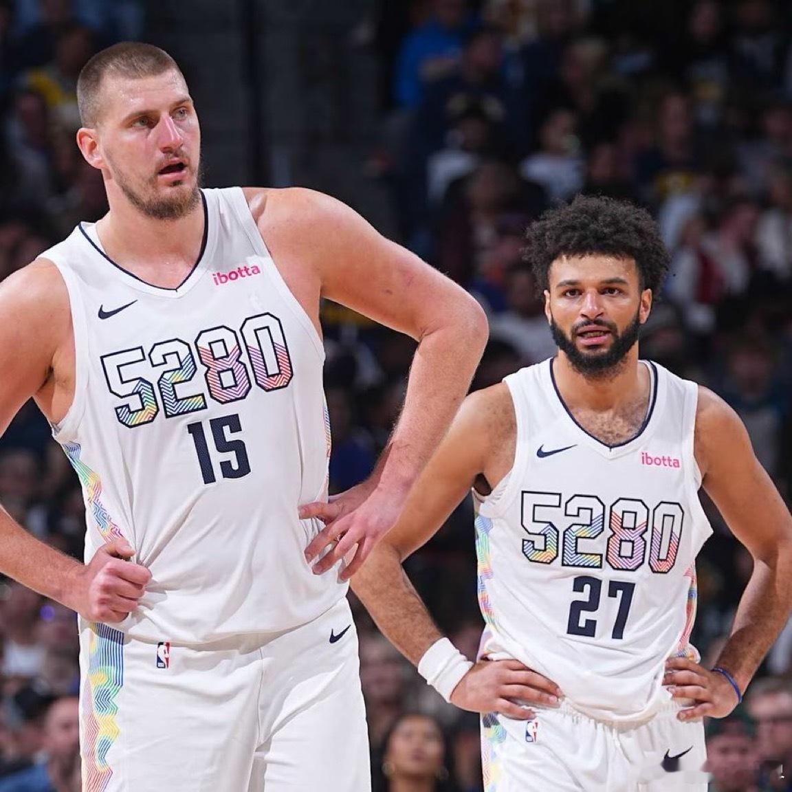 🚨 根据掘金队消息，除约基奇外的丹佛首发球员明天在圣安东尼奥全部缺席湖人队现在