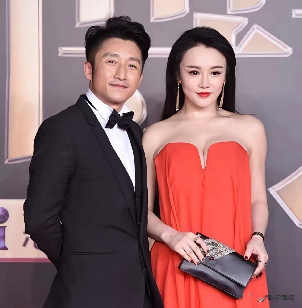 这应该是事实。 MCN 落井下石借“公众人物博取流量”。
曾经的“体坛模范夫妻”