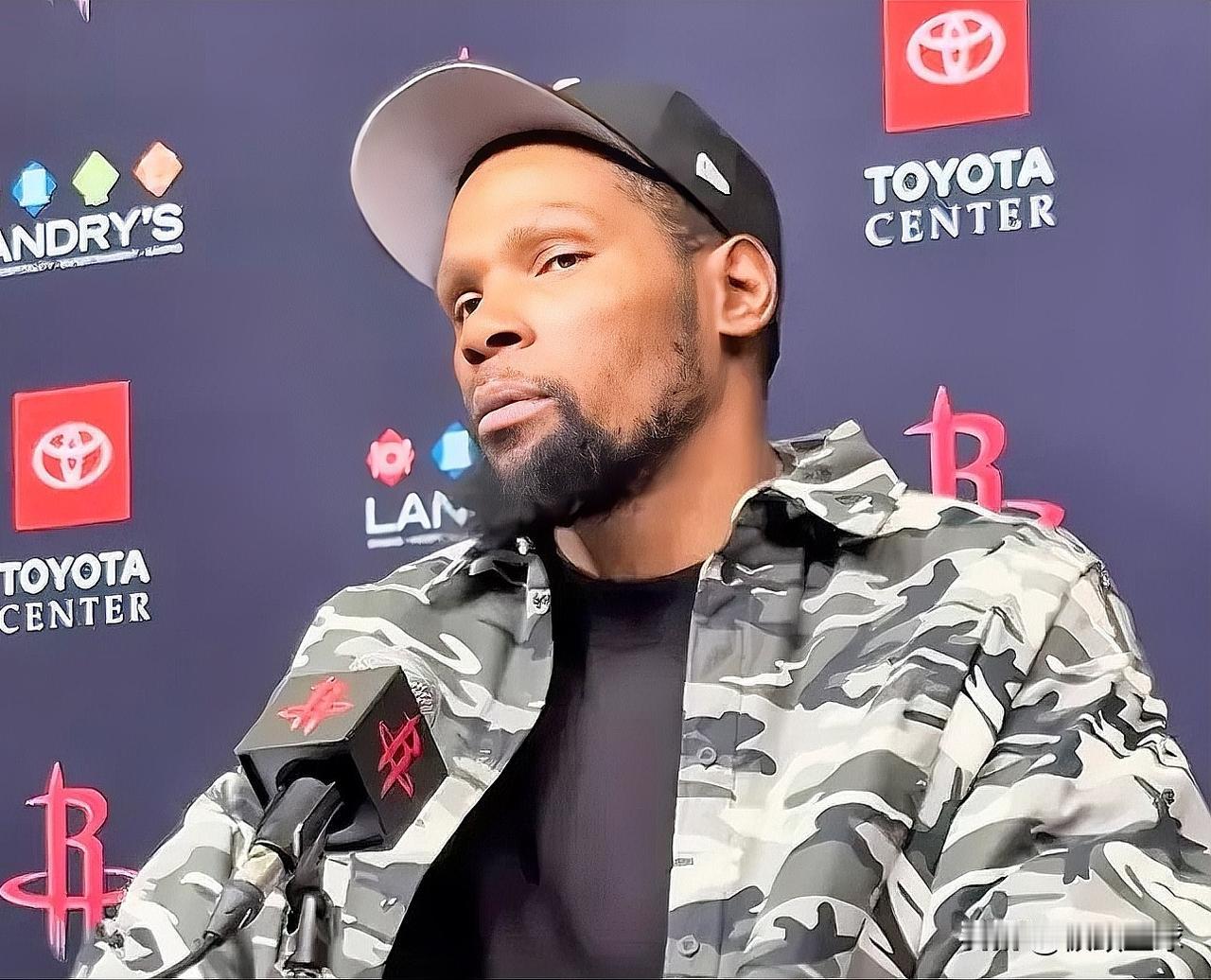 杜兰特赛后喊话火箭名宿PJ塔克！

今天火箭102-95战胜快船。赛后，KD接受