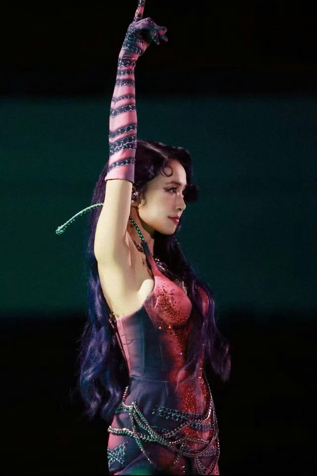 蔡依林鸟巢三连开没有不看的义务可把蔡依林鸟巢官宣盼来了蔡依林鸟巢三连开！懂的都懂