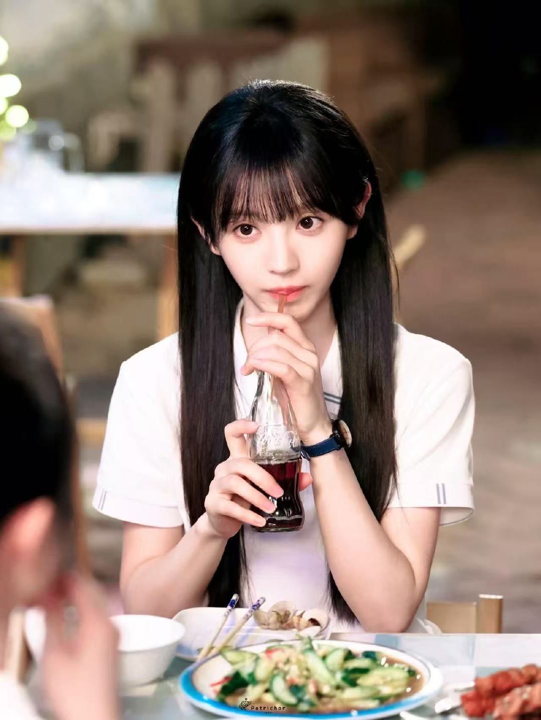 我的同桌是田曦薇田曦薇一款很新的同桌女主 同卓镜子里看过去的视角就是青春最美好的
