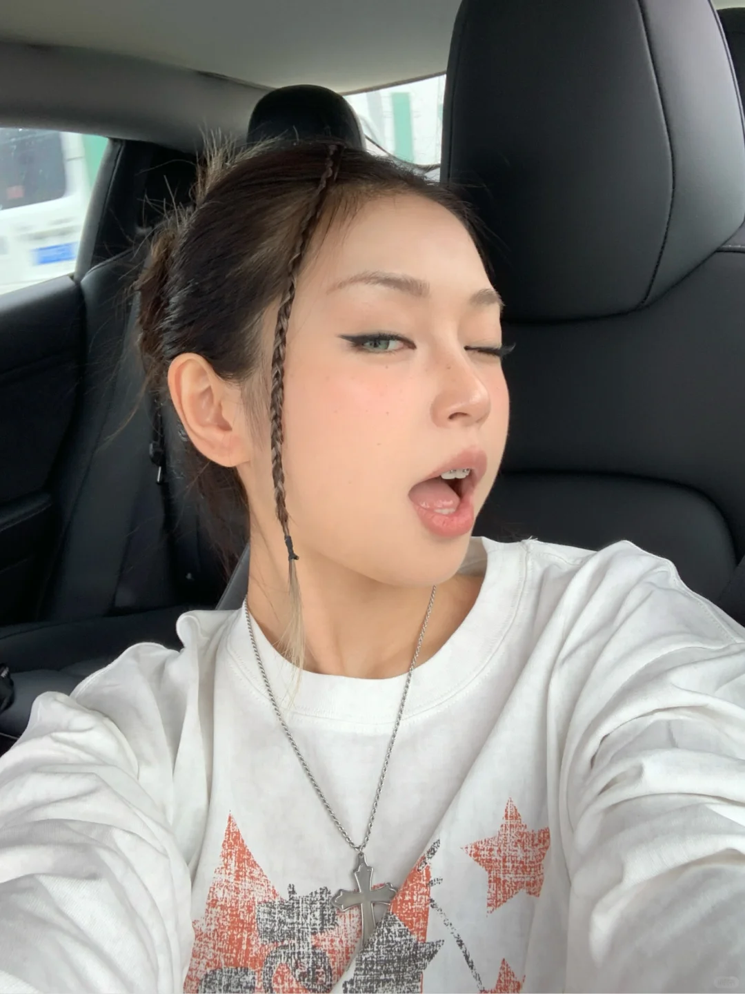 头发扎紧紧的👧🏻