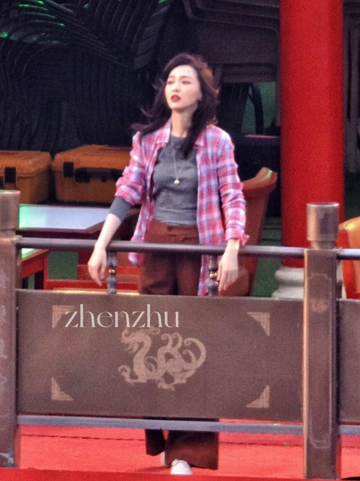 秦雯没事了，所以唐嫣新剧《爱情没有神话》可以正常播了，《此刻的生活》也可以正常拍