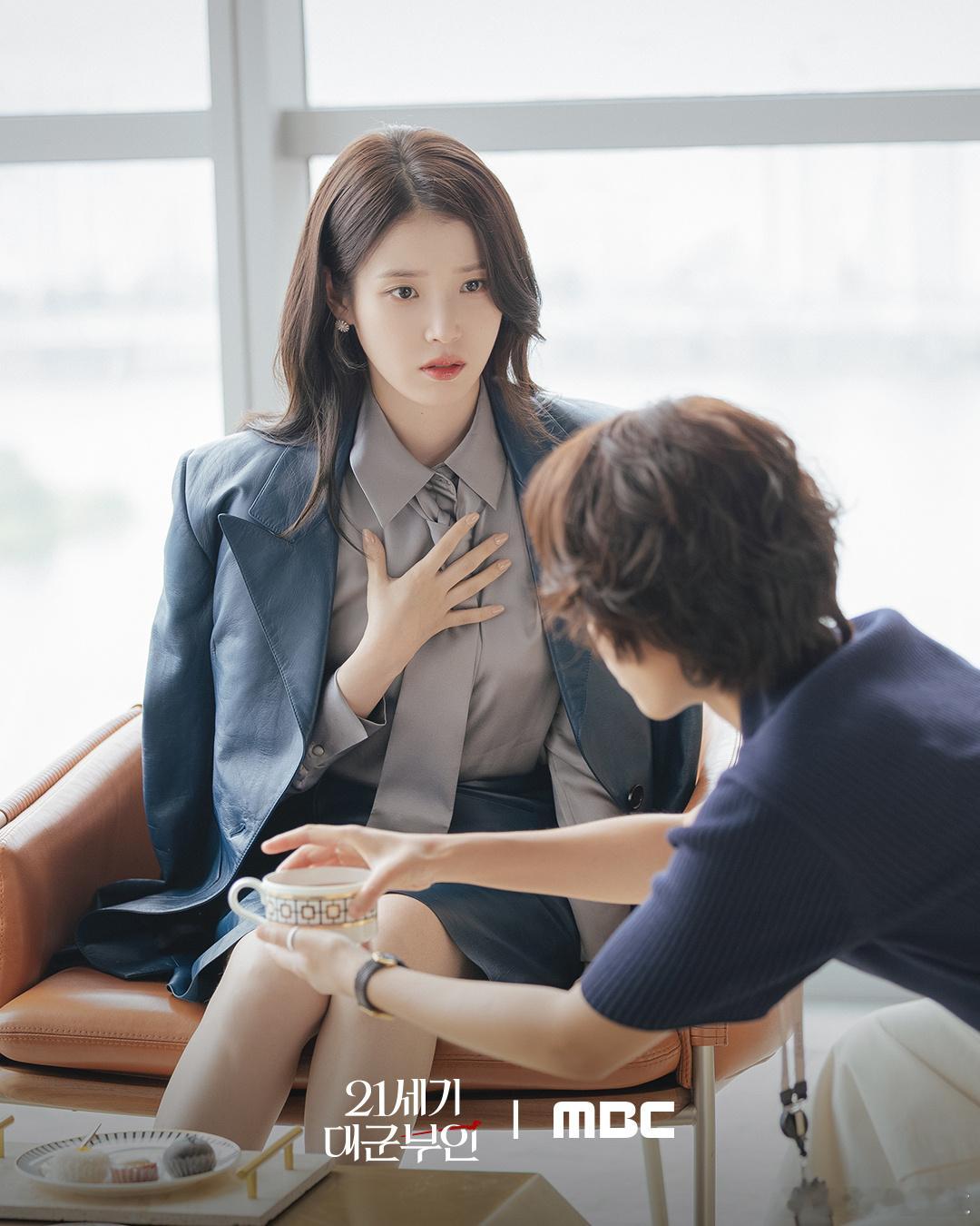 『21世纪大君夫人』剧照新闻💜剧中成熙周与李安大君生活的世界，是王室延续至21