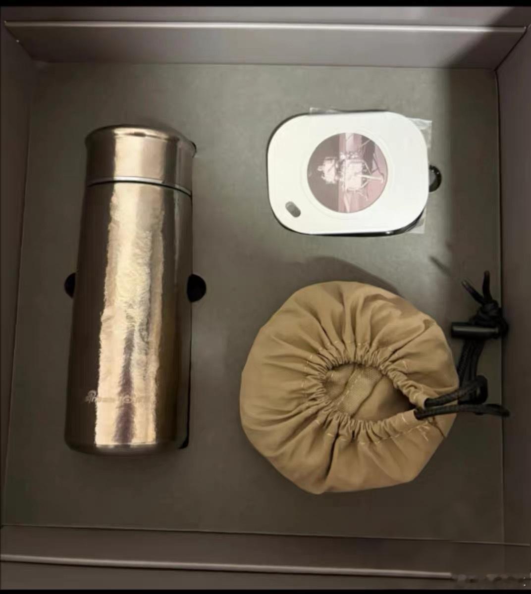 评论继续抽1️⃣铁送肽杯礼盒，十一快乐[举手] ​​​