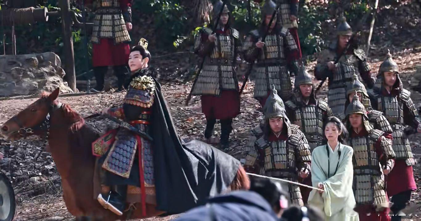 田曦薇代高政嫁金钗狼兔文学 比起甜甜的恋爱，我更加期待看到他们互相周旋，在一次次