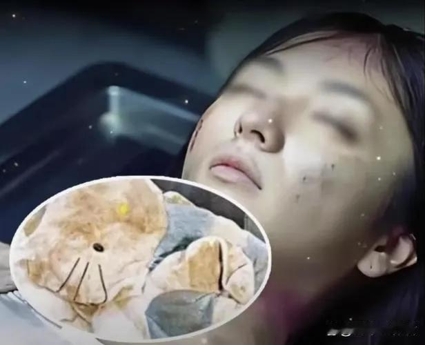 一女子遭丈夫狠心投毒，经手术后不幸离世。此事件令人震惊，家庭暴力与毒害行为再次敲