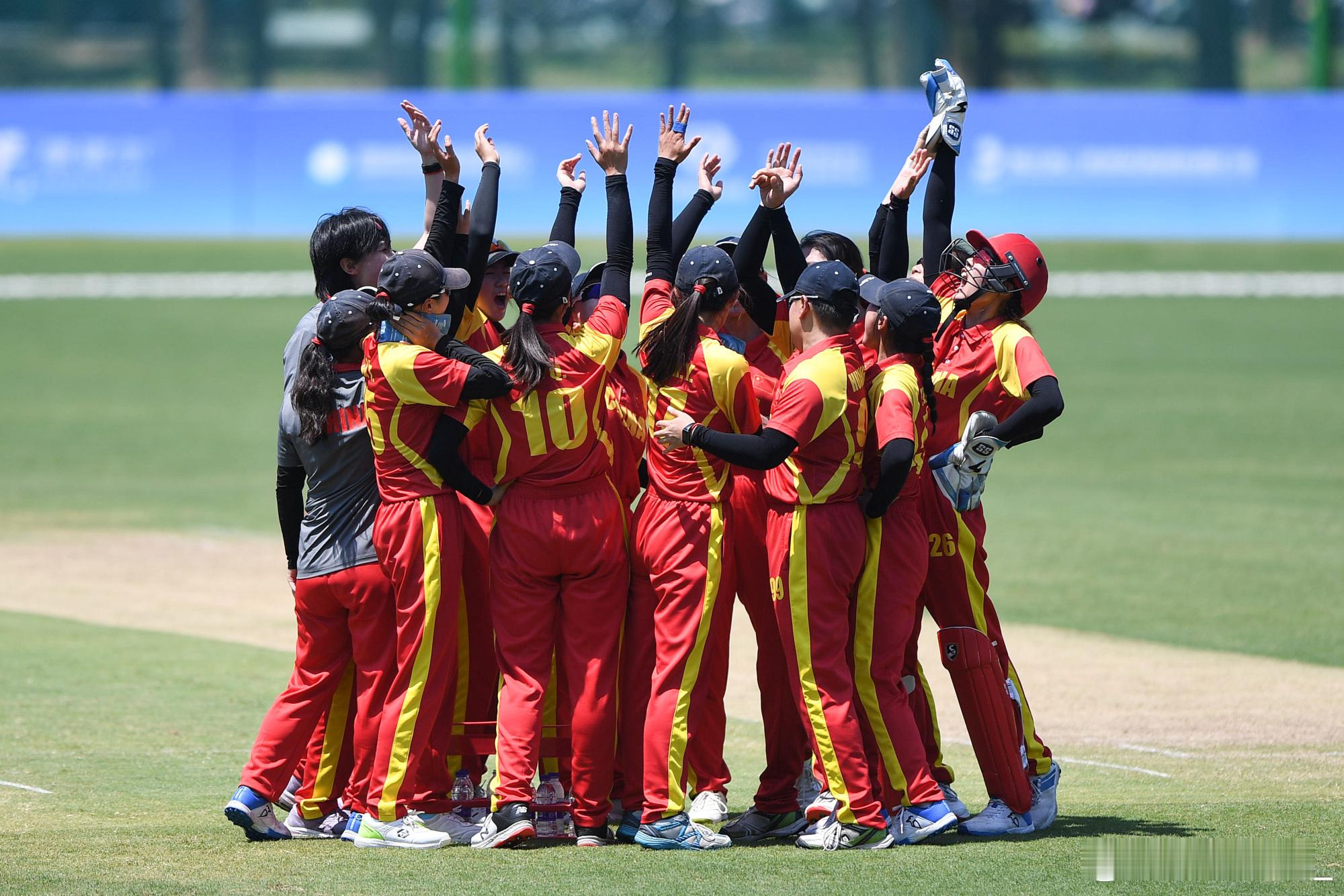 中国女子板球队未战淘汰中国女子板球队太遗憾了太遗憾了！中国女子板球队时隔12年重