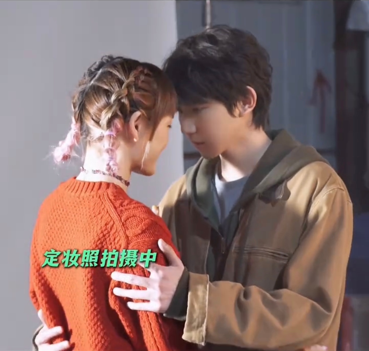 在“怎么还对脑门啊好酸”和“我劁手好大抱着好苏”中来回切换 尺度可以了再大我就要