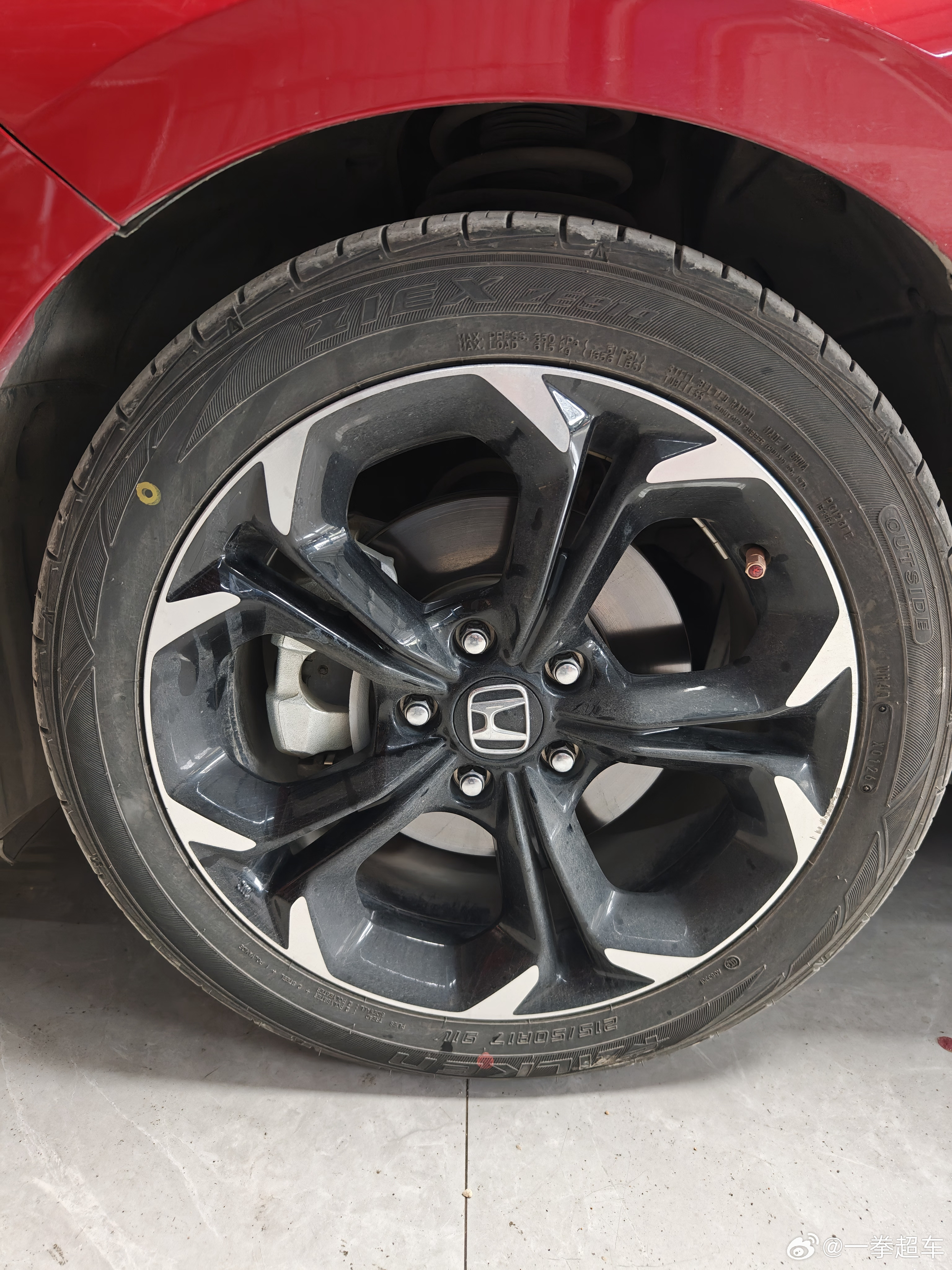 给思域混动换了套飞劲，300多一条价格很合适，和db相比隔音好了点抓地力也有一点