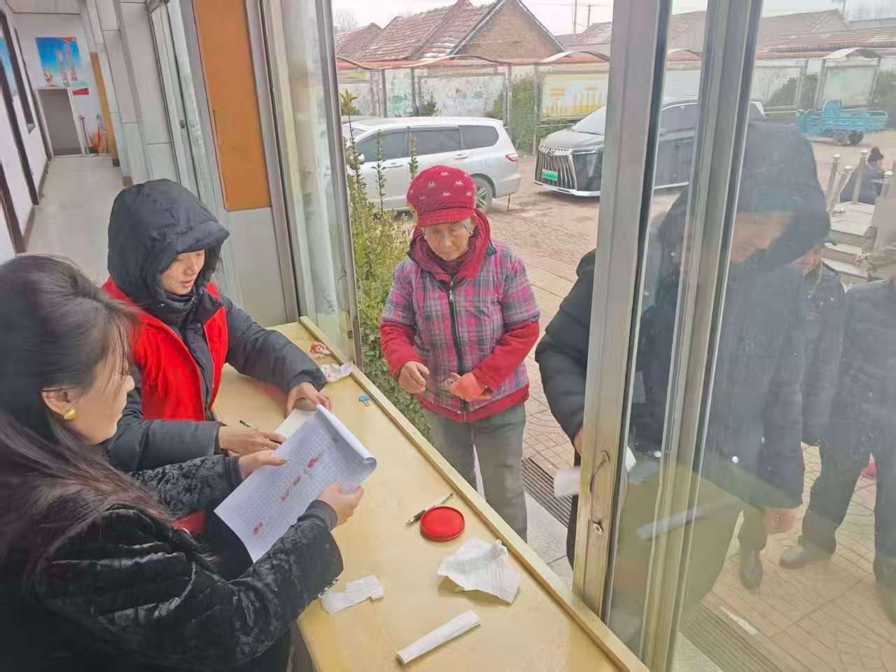 秦岭笑谈 【青春践初心 服务暖民心——“云程发轫”实践队开展综合志愿服务活动】为