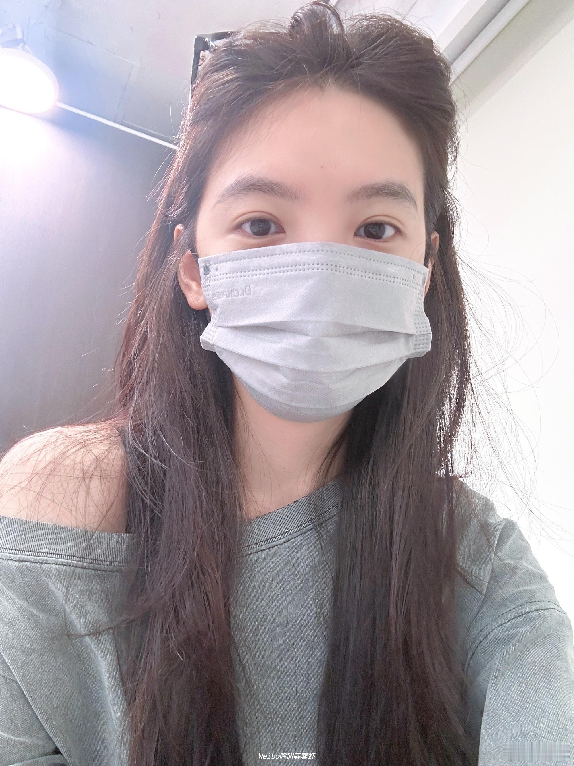 zrn zrn “你是我跨越山河万里，携带着芳香也要碰面的光” 