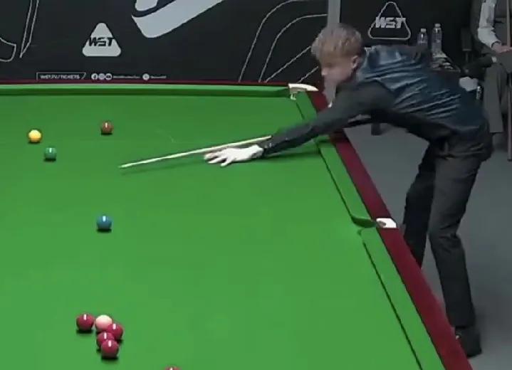 86-35，穆迪回敬一局逆转获胜，再度领先比分2-1。
这局常冰玉几次上手进攻球