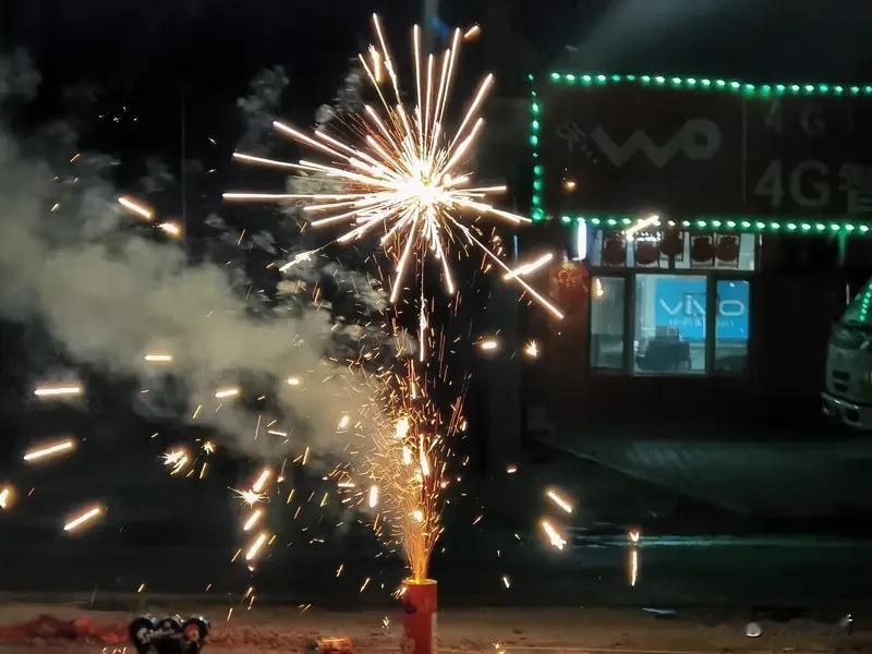 今年除夕恰逢腊月二十九，这是由农历独特的编排规则决定的。农历蕴含着先人智慧，精准