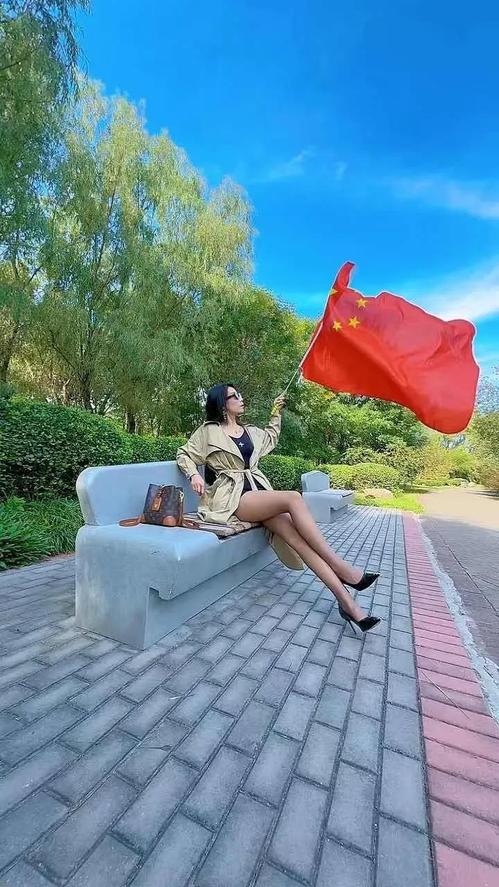 秋分
徐百昌（天行健0736）
秋分木叶红，旅雁唱西风。
喜唱农收韵，欢声岁计雄