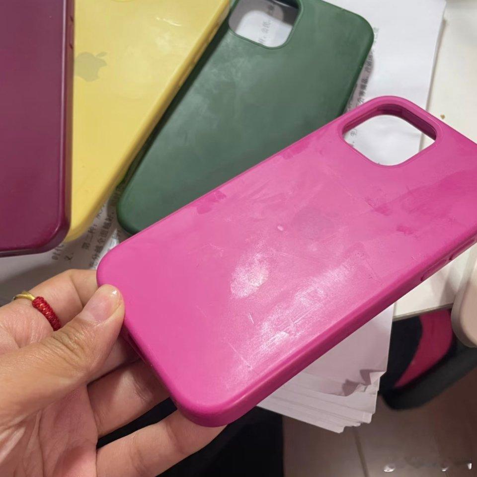 硅胶手机壳 粘毛硅胶壳放在那不用一段时间就会变油每次都只能丢掉看有人说涂一层护手