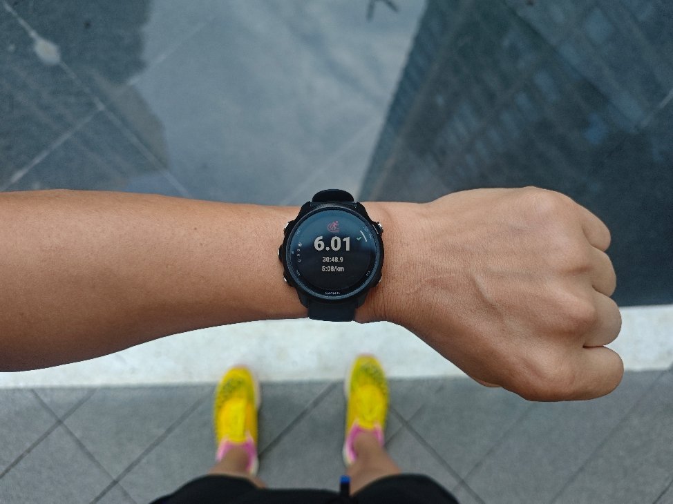 运动日常：早上跑步，6Km；晚上力量，硬拉；同样的力量，比上周练习时要轻松一些；