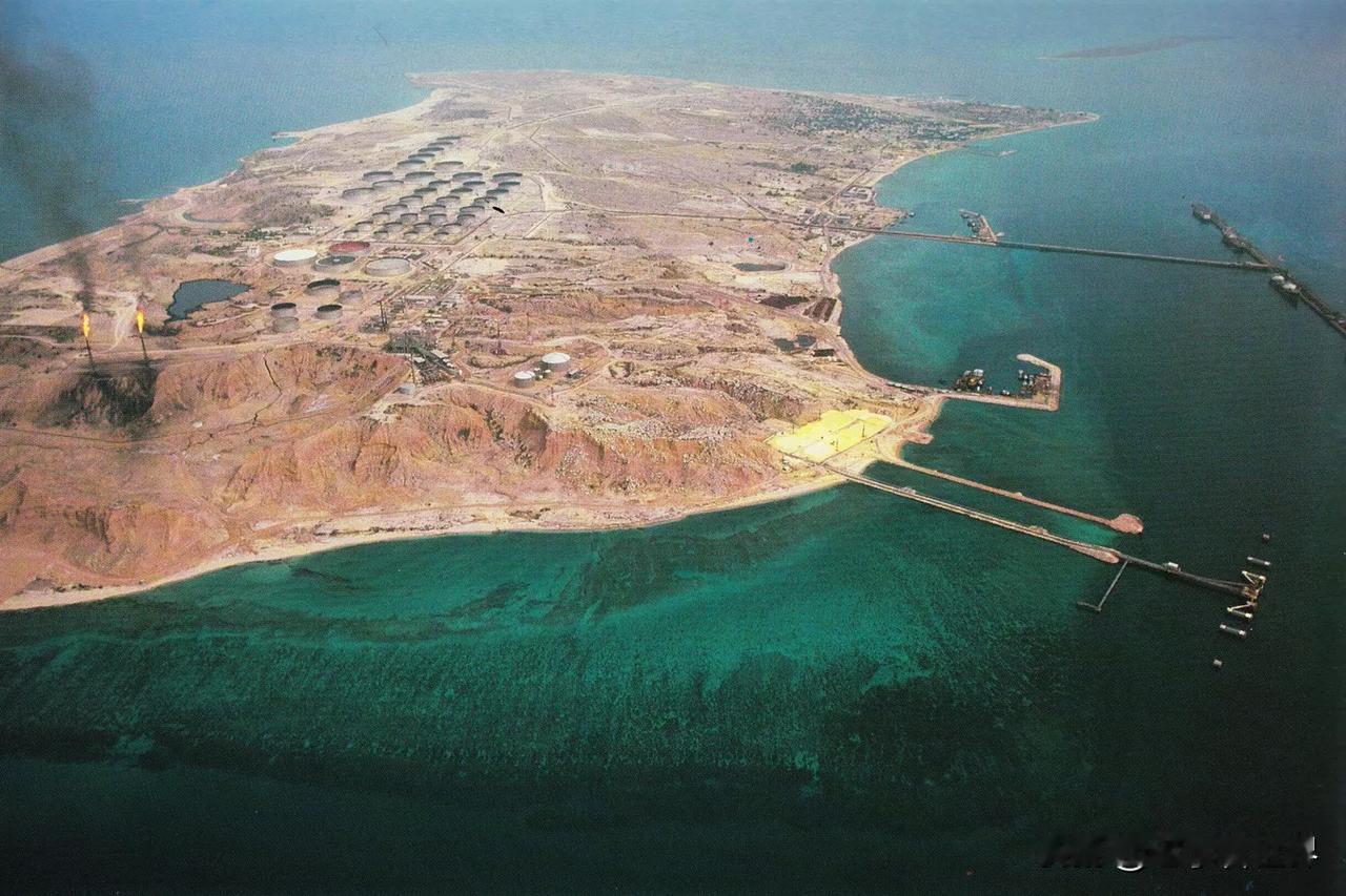 【特朗普发文：美国将占领伊朗的战略岛屿和控制伊朗的石油市场】
华盛顿时间2026