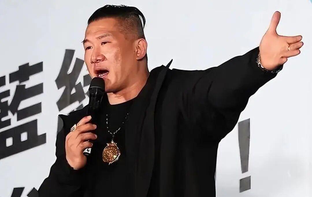【台网红“馆长”喊“斩下赖清德狗头”，赖办回应称将“法办”】台湾网红“馆长”陈之