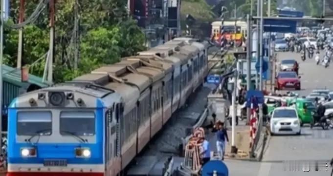 越南这次是真的服软了，直接表示不要中国的技术了，只要中国能来修就行。

喊了20