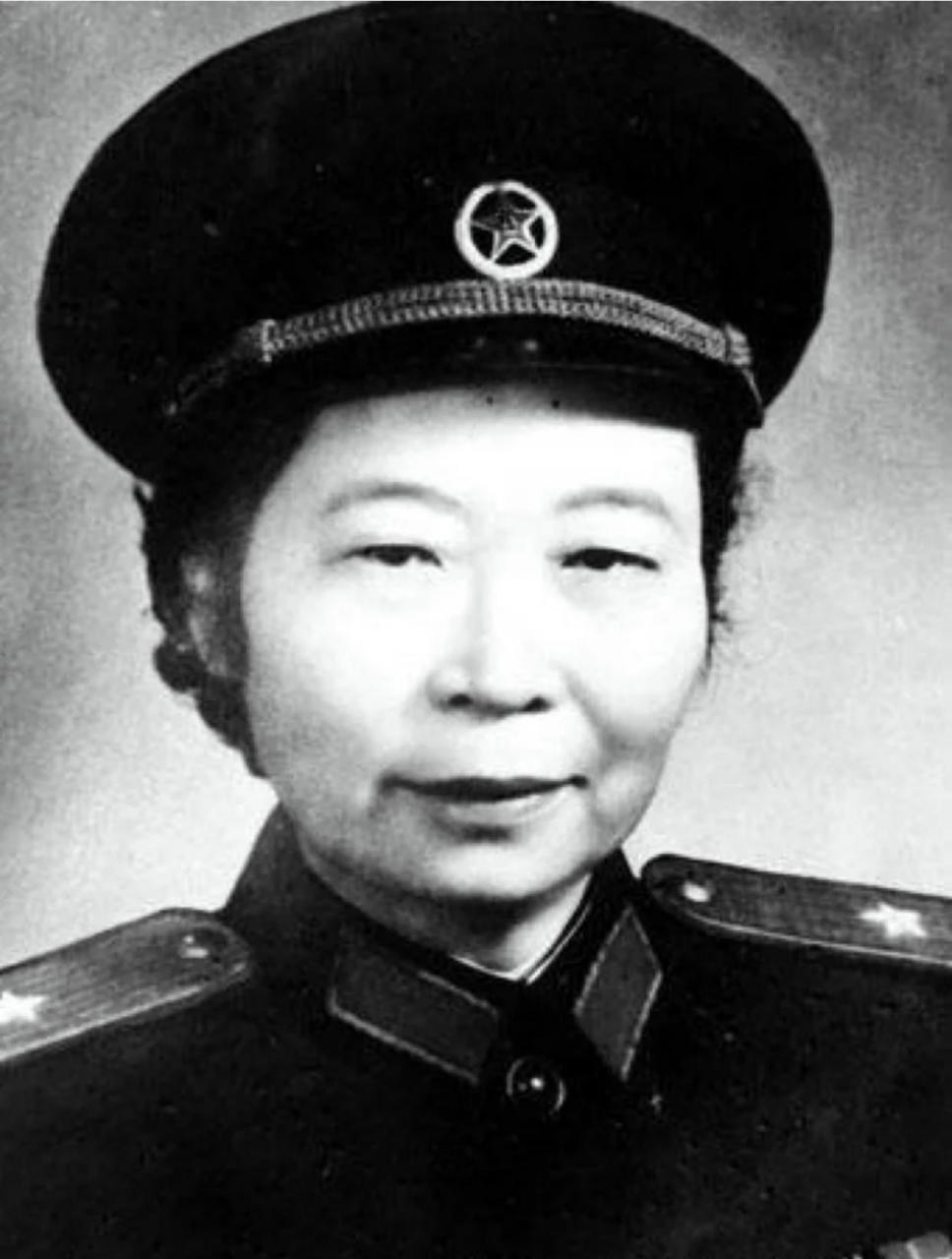 那是1960年的冬天，湖南省的浏阳县小镇被狂风暴雨和大雪所覆盖，时间仿佛静止在那