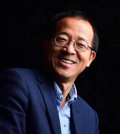俞敏洪去求求董宇辉吧
这个时候只有他能帮你搞定罗永浩
因为罗永浩打着帮助董宇辉的