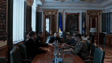 泽连斯基放出大杀招——在俄军导弹几乎炸光乌克兰能源基础设施的关键时刻，他终于不再