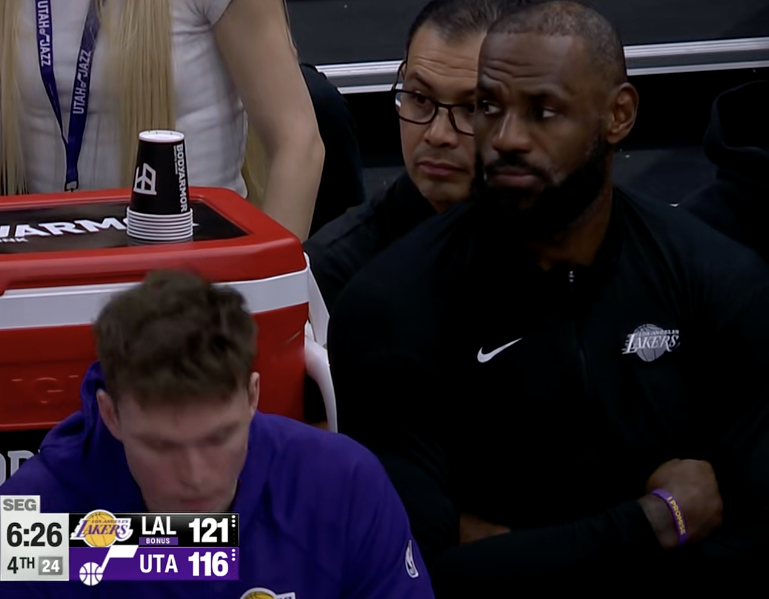 詹姆斯休息一下，让卢卡带队打一打。 