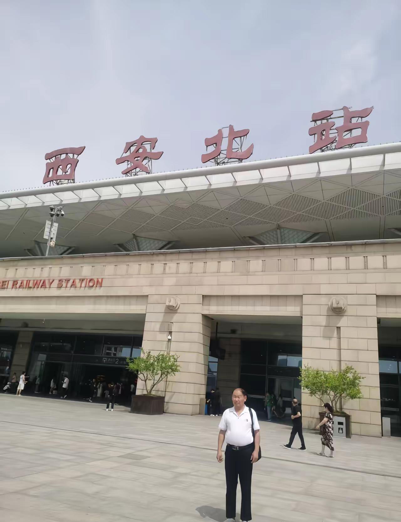 大家好！西安外面高温比武汉还热。建议少出门！