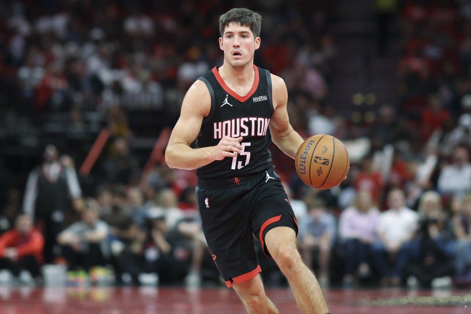 赛后美记Kevin O'Connor发推写道：“火箭需要更多地打里德·谢泼德这点