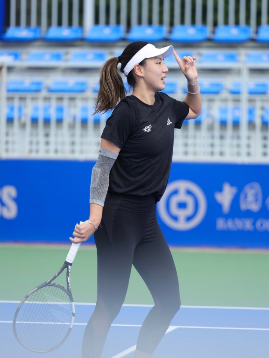 [ 王欣瑜、张帅武网开练！！！]咱们本土举办的比赛，观众们还是想看自己的球员打球