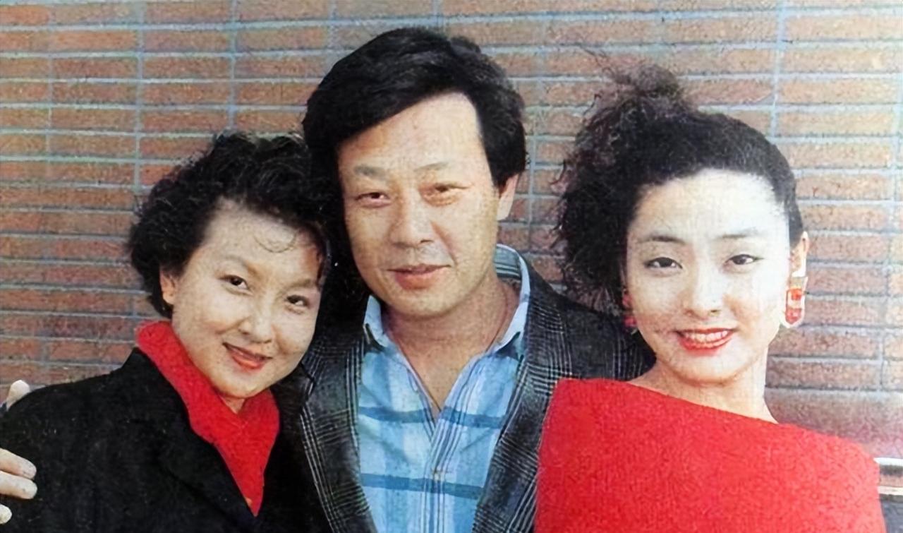 1996年，寇世勋把许黎丹带回家，对妻子说:"现在我离不开她，咱俩要么离婚，要么