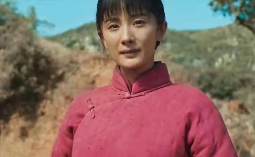 《生万物》里，杨幂和蓝盈莹俩人演技谁更好？

说实在的各有各的路子，真要比个高低