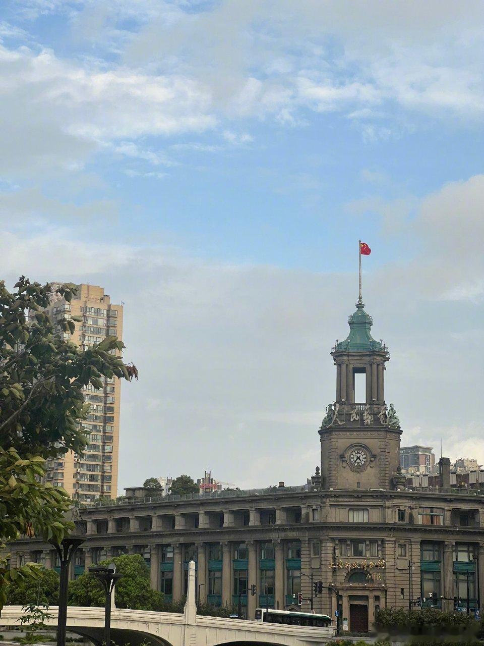 每日一善 每一个人都可以成为生活中的阳光。用我们的微笑、用我们的善良、用我们的热