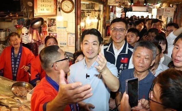 台湾政坛恐怕要大地震了！岛内传得沸沸扬扬！只要蒋万安2026年底顺利连任，国民党