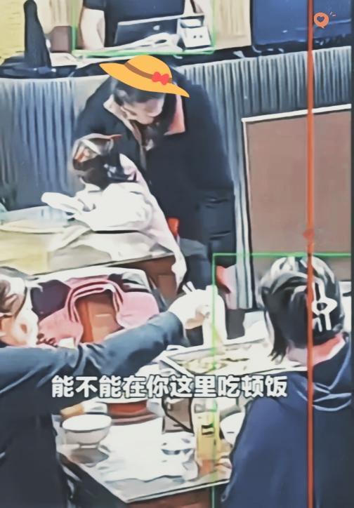  一餐热饭，温暖落魄母子心
山东的一个小餐馆，门口的塑料门帘在春风的吹拂下轻轻摇