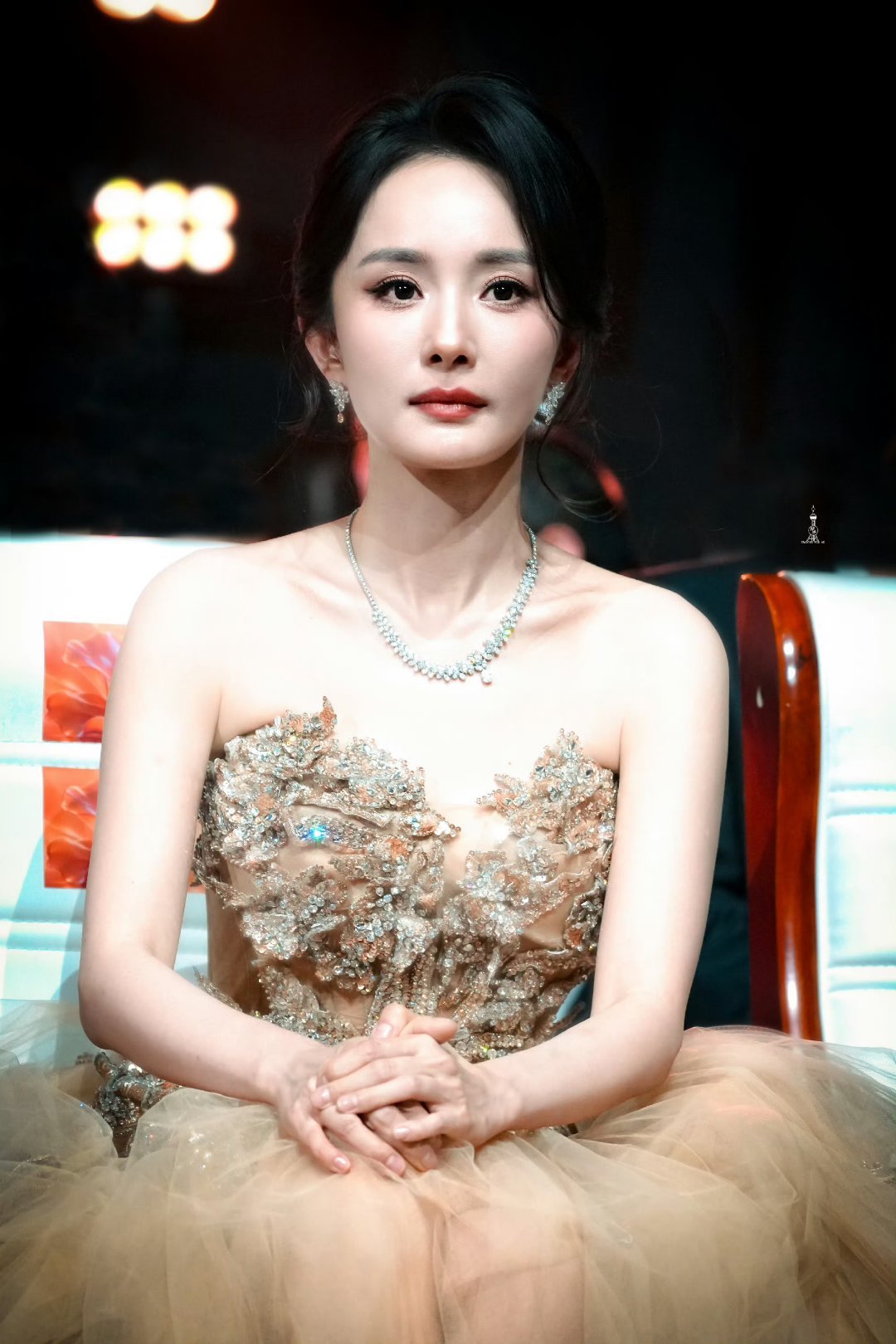 杨幂杨幂 ym杨幂末路狂花  ym杨幂江山大同 “我围绕着你，就像星星环绕着月亮