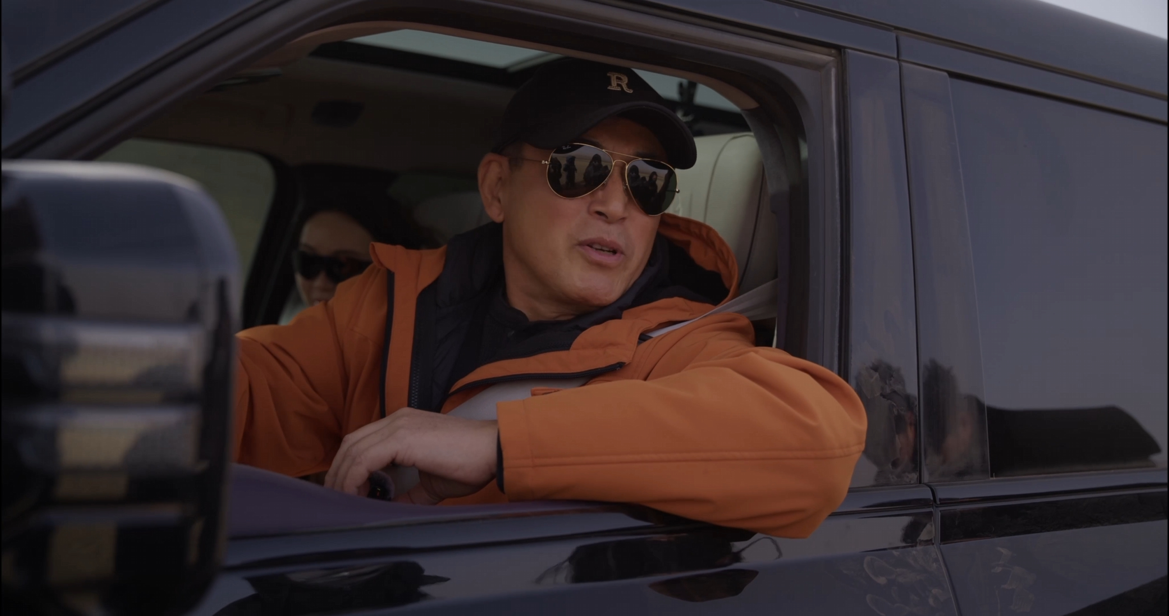 哈哈，演员王志飞有点意思呀！北京车展上还说舍不得让仰望U8上山下水，结果转头就开