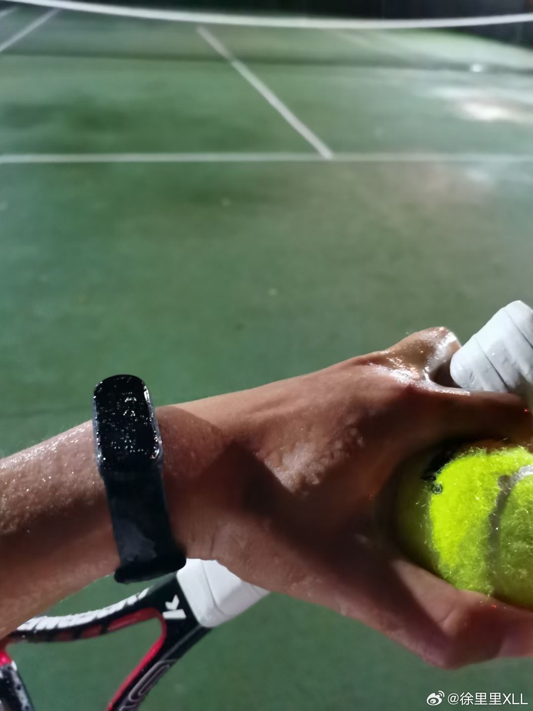 这个人是真轴。面对这个世界上最没素质的一批人。我的做法是无视。我只发表我的观点，