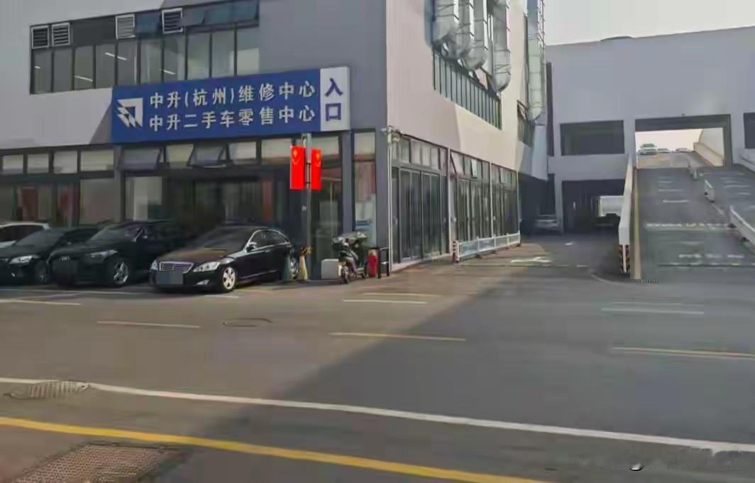 一小米新车主还未开出园区便撞倒人”追踪：被撞者已不幸离世，杭州钱塘区梦马汽车小镇