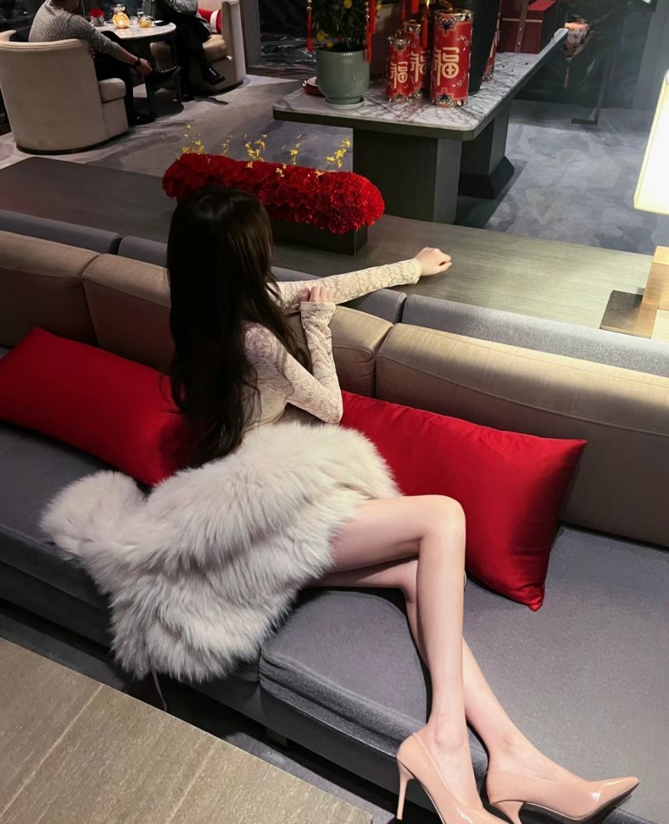 到一定的年纪 迷人的不再是脸 而是骨子里的气质 经历岁月后的沉淀 . ​​​