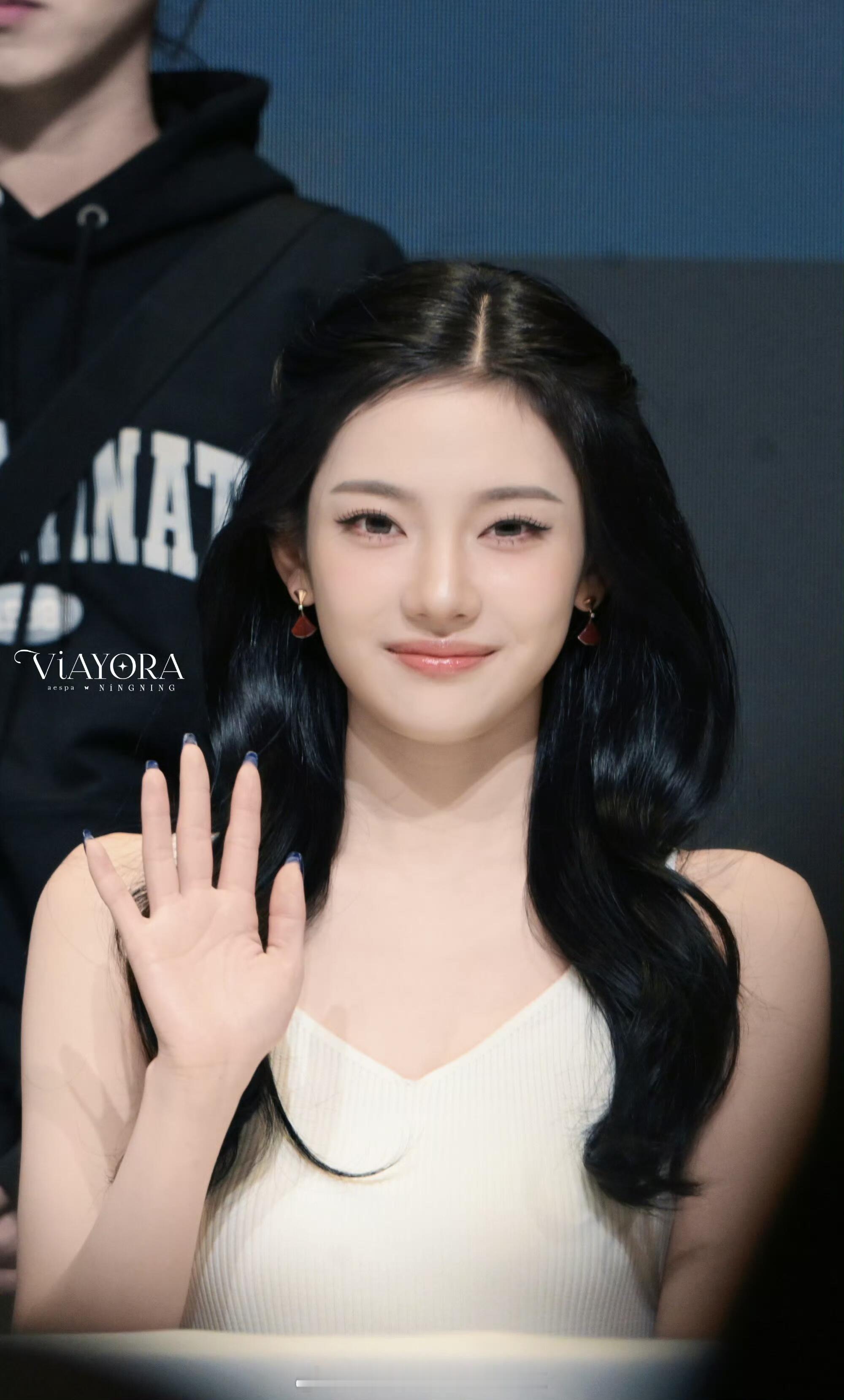 宁艺卓公主头像一只漂亮的三花猫 🐱🥹 