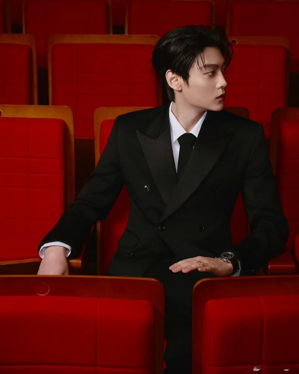 田栩宁站姐出图 ☀️豹豹优秀，太帅了！ 