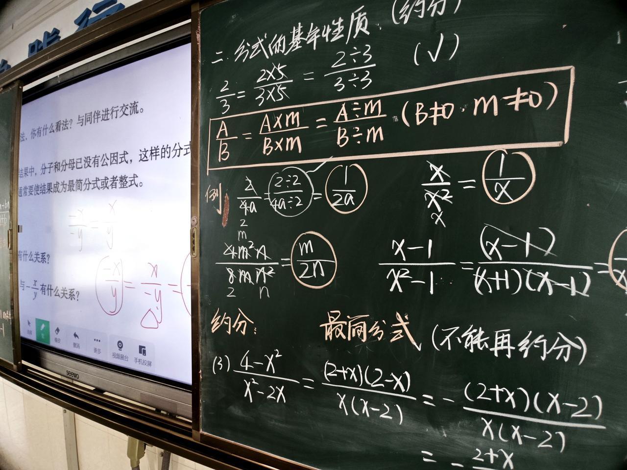 今天出期中考试成绩，很多数学老师很沮丧。今天一个年轻老师跟我说，班上数学个位数有