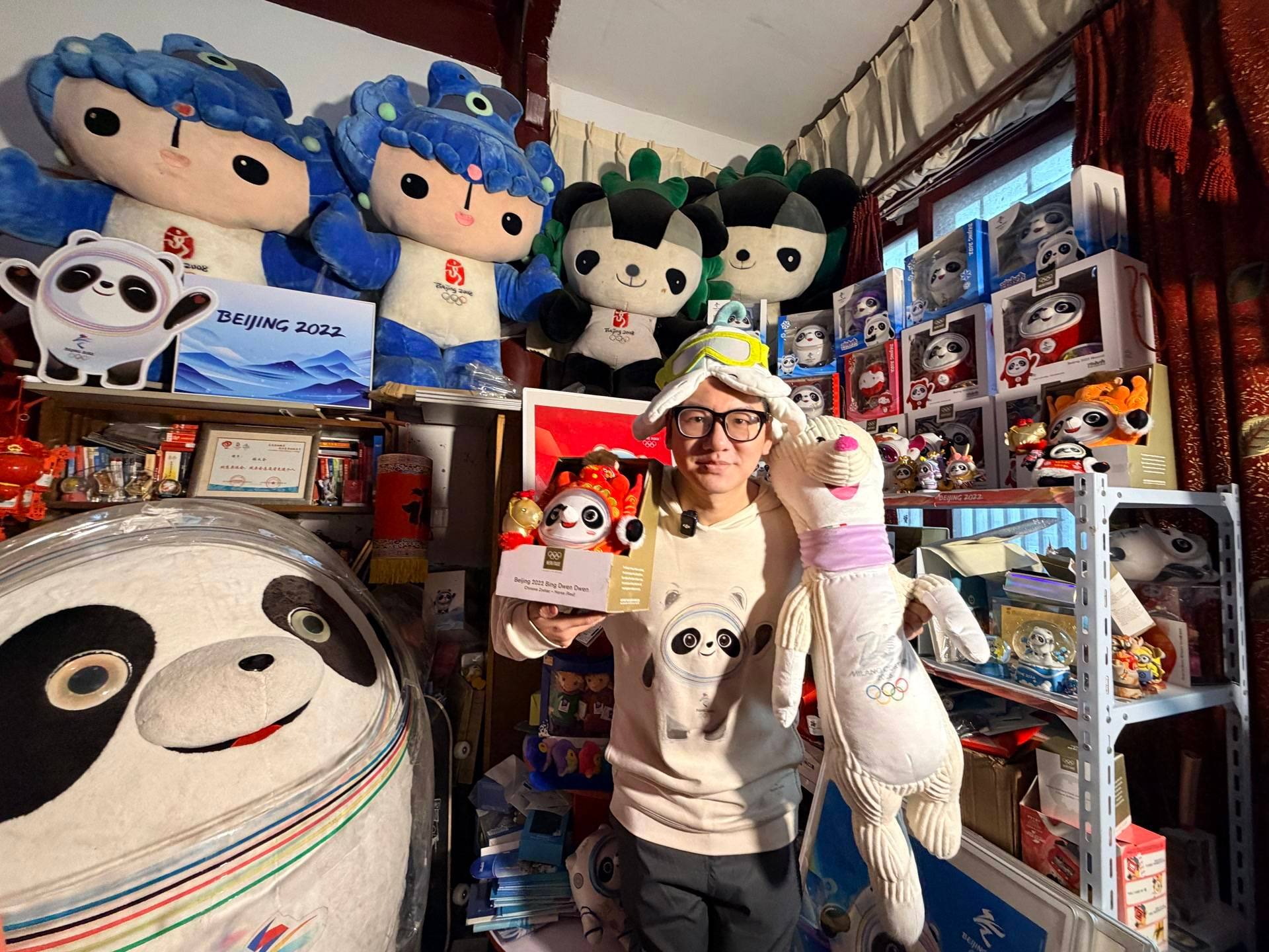 #冬奥圣火传递米兰站首棒是中国人# 据新京报消息，北京双奥志愿者张文全怀揣26年