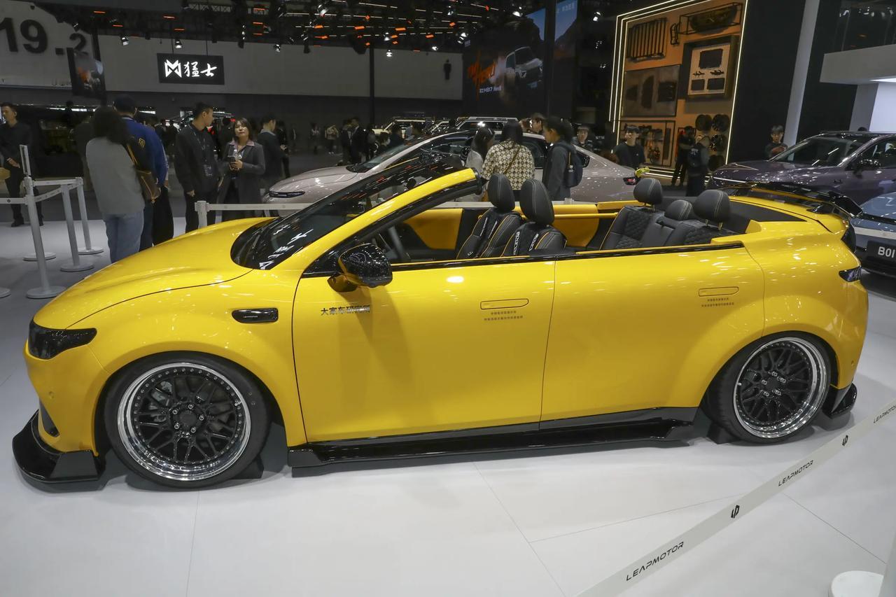 领跑Lafa5敞篷版[赞][赞]