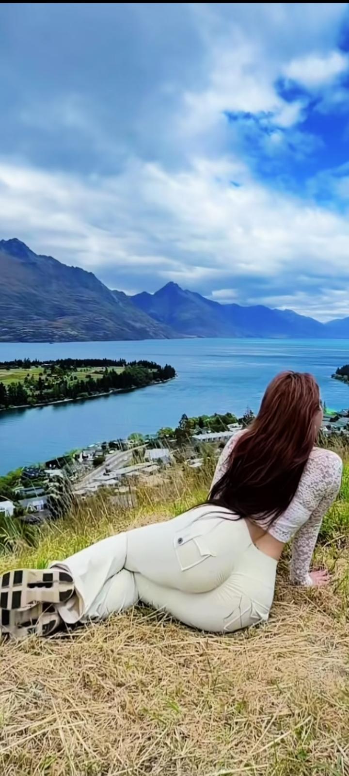岁岁风调雨顺，请赐下联

试对：

岁岁风调雨顺
处处鸟语花香

******