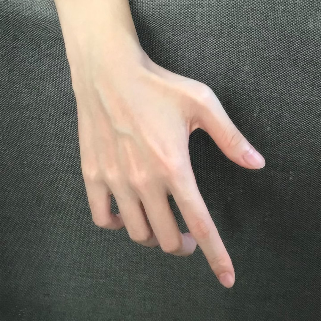 瘦了二十斤后手的变化我承认我是手控，我觉得这样的手最好看了