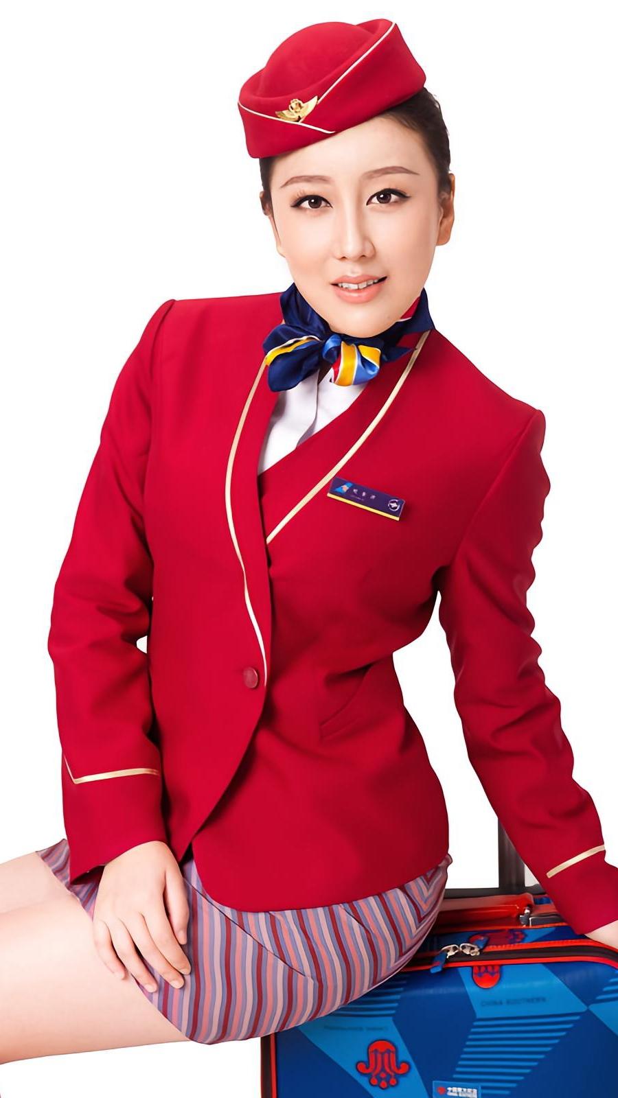 上官晴芳，河北人，南航空姐、模特、演员，毕业于南京航空航天大学，出身书香世家。曾
