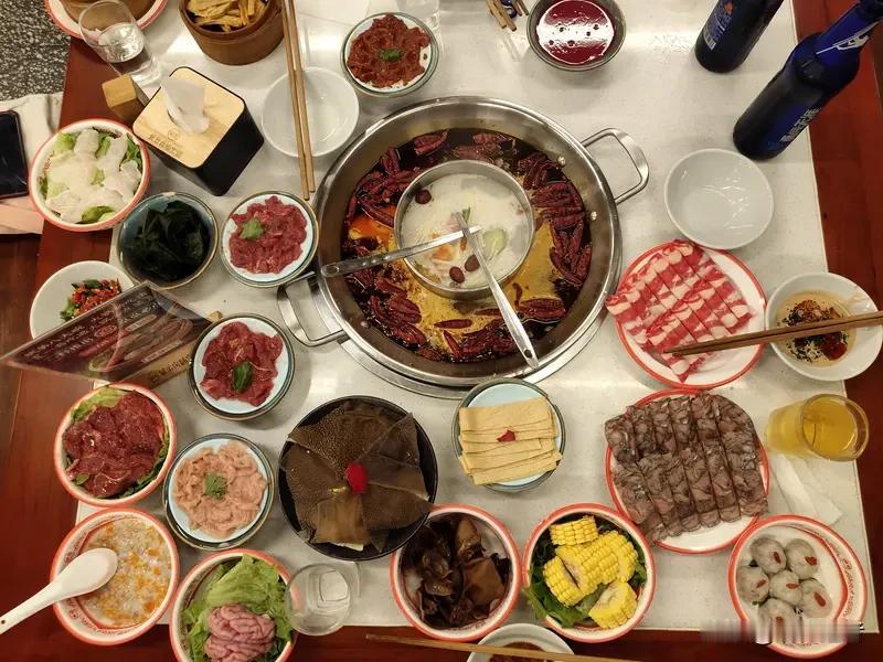 免费火锅竟骗走600多名老人4200万，如今骗子的手段真是花样百出。
杭州有一家